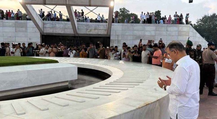 রাষ্ট্রপতি নির্বাচন শেষে মা-বাবার কবর জিয়ারত করলেন প্রধানমন্ত্রী